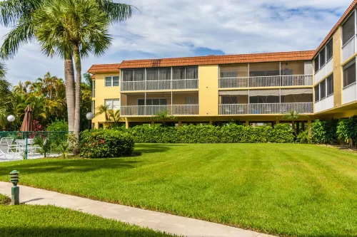 Condo with Boat Dock, 1.5 miles to beach, and 2 blocks to 5th Avenue!