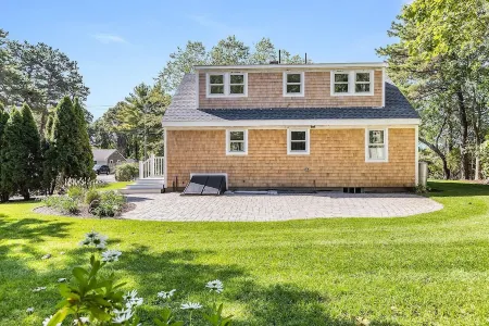 Luxury Cape Cod retreat - 5min to beach!