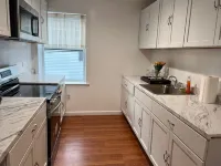 Cozy Modern 3-bedroom / 2 Bath apartment in downtown Dover with AC, WiFi
