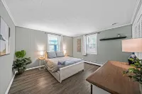 Modern & Cozy 4 bd/3 ba WC convenience!