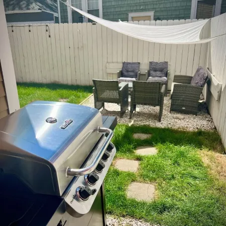 Spacious! Game Room & VIP Lounge, Jungle Rm, Bubble Chairs, Record Player!