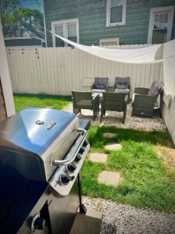 Spacious! Game Rm, Jungle Rm, Bubble Chairs, Record Player