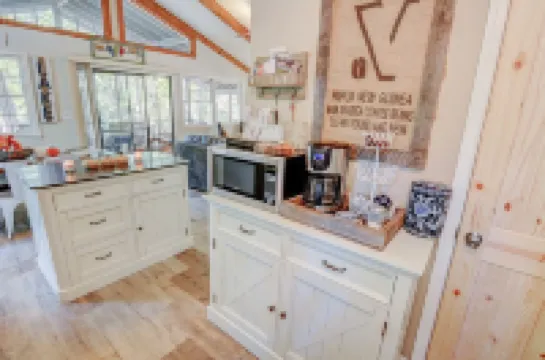 Secluded Lake Front Cabin - on Lake Hartwell, with Dock, Fenced Yard, Fire Pit.