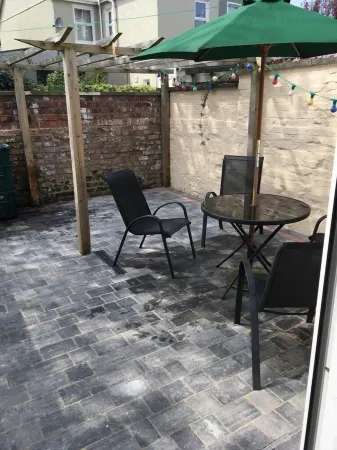 Conwy quaint cottage sleeps 4 + cot, fast WIFI , private enclosed courtyard