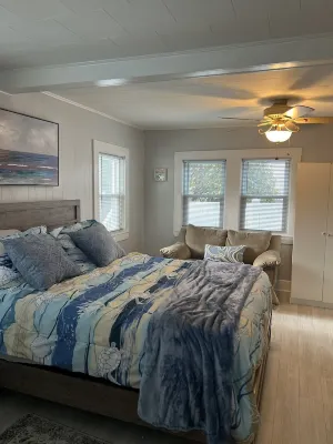 Ocean Breeze -Dog Friendly Cottage Steps 2 Beach Sleeps 6 - 100 Yards to Beach!