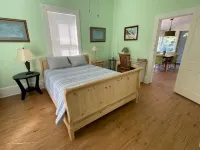 Charming 1930's house only a few blocks from the St. Johns River! Hotels in Welaka