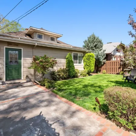 Prospect Delight - River Views, Historic Home, Walk To Town!