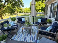 Waterfront Lake House, 20 person Tiki, Outdoor firepit, & Great location!