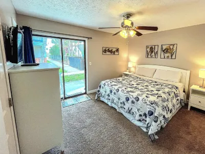 Relaxing 1Br Condo sleeps 4.  Pool outside back door.  Beach Access.