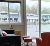 Saugatuck Waterfront condo. Bike, beach, boat, kayak, shop, Outdoor heated pool Hotels near Roan & Black