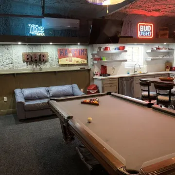 Cozy Barn w/ Pool Access and Near Lake Conroe