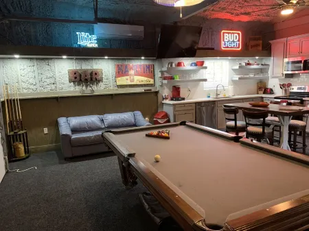 Cozy Barn w/ Pool Access and Near Lake Conroe