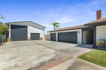 Dove Creek Retreat - Resort Style Home, Saltwater Pool/Jacuzzi, Highspeed Wi-Fi