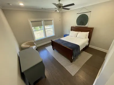 The Spacious Respite in Marietta, GA- Family friendly with 4.5 bathrooms! Hotels near Whitaker Park