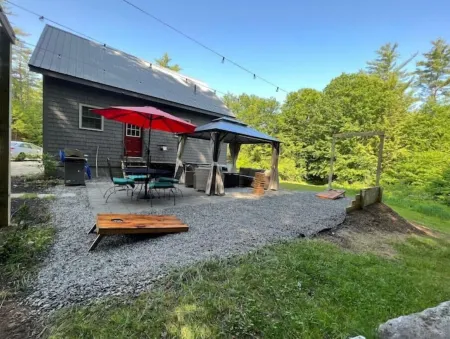 Spacious Cabin with Outdoor Patio, Close to Skiing & Hiking Отели в г. Торнтон