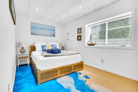 Shamrock by the Sea: Hot Tub, Arcade, Basketball