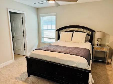 Home Game Weekender in Clemson - Spacious 5 Bed/4 Bath Отели в г. Клемсон