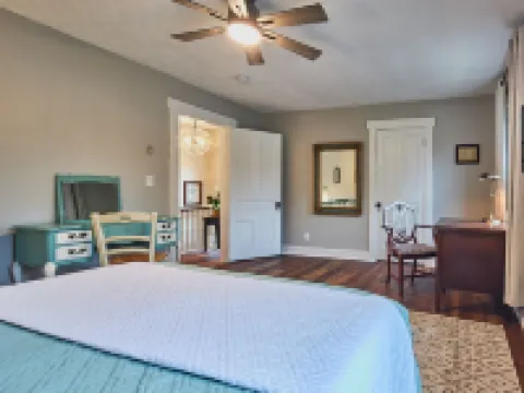 Carillon Cottage - Modern Comfort & Vintage Design Hotels in Kettering