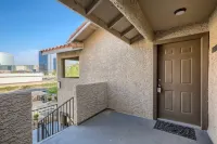 Lovely 1 bed condo with Las Vegas Strip View and located on the top floor
