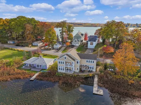 Luxury lakefront escape near Gun Lake