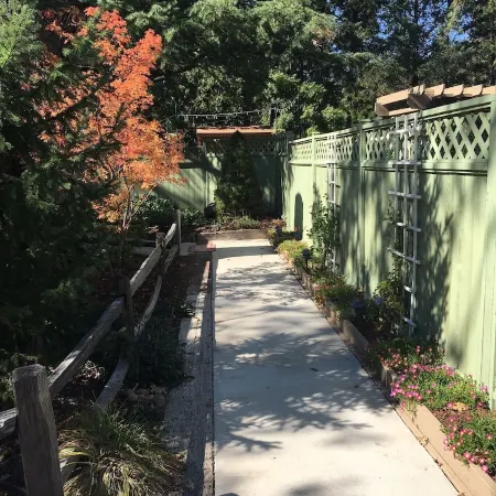 Romantic & private cabin on Rogue River, 1 hr from Crater Lake