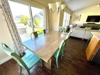 Cozy 6 bedroom with tons of living and sleep space