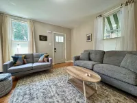 Modern 2BR Charmer Heart of BloNo Hotel a Bloomington