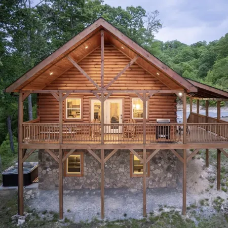Incredible Views, Hot Tub, Pool Table, Waterfalls, Hiking
