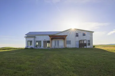 100 Dreamy Acres.100 Mile Views. Night Skies.