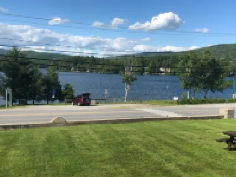 Cottage steps away from Newfound Lake. Relax and enjoy the view. Hotels in Bristol
