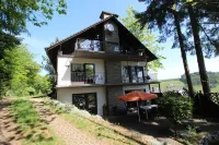 Spacious and comfortable apartment with terrace for up to 7 people - Homestays