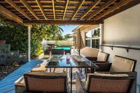 VIP Pristine Luxury- Jacuzzi & Pool House Right By the Beach