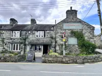 Luxury modern home in the centre of the picturesque town of Llanbedr, Harlech. Hotels in Llanbedr