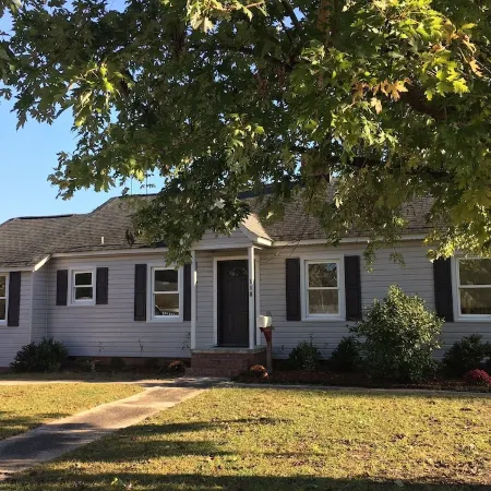 Newly remodeled 3 bdrm, walk to park, restaurants
