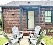 Cottage by the Square Hotels near Mercer University