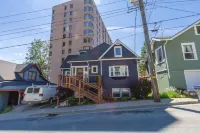 Spacious suite in the heart of downtown