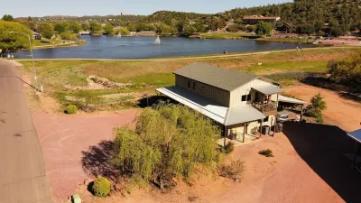 2-Bedroom/2 Bath Vacation Rental at Green Valley Park, Beautiful Views of Lake Hotels near Fossil Creek Wilderness
