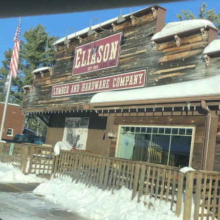 Modern home , Great Retreat Nestled  in the Beautiful Northwoods ...Adventures!<br>