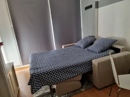 Studio in Residence with swimming pool and solarium, 5 minutes from the beach