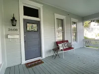 Charming Old Style Cottage. Pet Friendly!