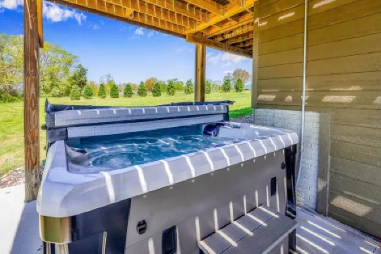 The Bridgeview Lodge  Hot Tub + Incredible Mississippi River Views & Sunsets