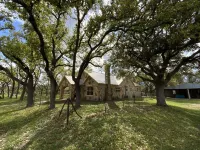 Star gazers and sanctuary seekers! Hotels near Enchanted Rock State Natural Area