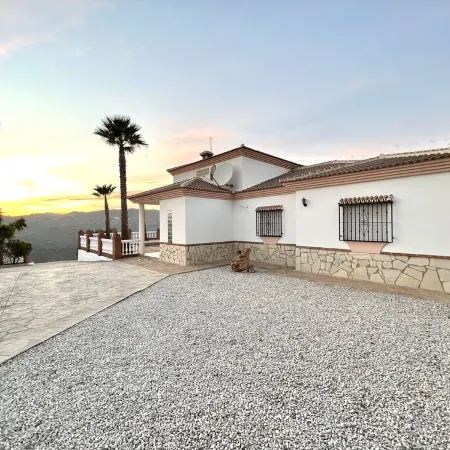 "CasaBlanca" Rural Villa with pool and barbecue.