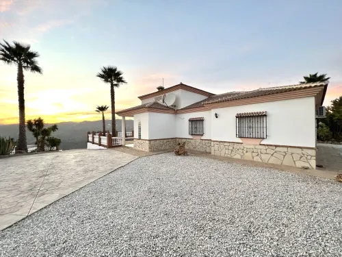 "CasaBlanca" Rural Villa with pool and barbecue.