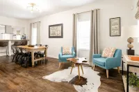 2 bed, 2 bath West Plaza House, yard, parking!