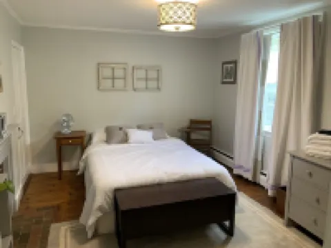 5 Bed 2Bath Fully Remodeled Farmhouse Near Beaches, Portland, Airport & Hiking