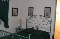 BEAUCAIRE Recent house surrounded by nature Hotels in Beaucaire