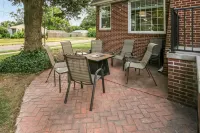 Bancroft House-Spacious, just remodeled & updated! New appliances, arcade games!