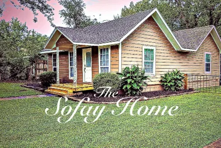 SOFAY HOME UofA - Razorback Greenway - Dickson St Отели рядом с достопримечательностью «Арканзас Эр энд Милитари Музеум»