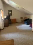 Roomy ski condo next to Mt. Snow, on the mover bus, with hot tub and sauna!